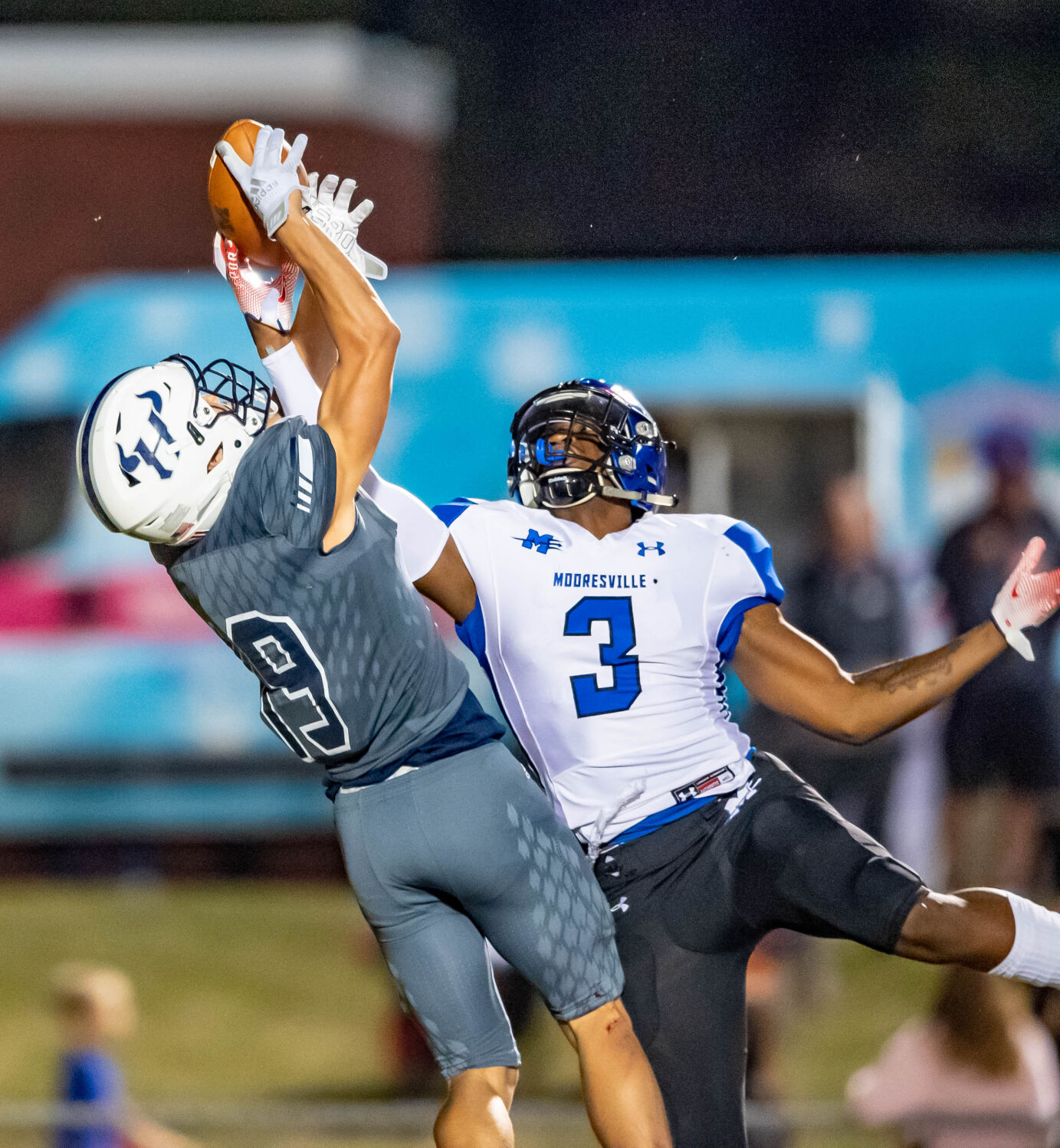 Hickory Ridge defeated Mooresville 45-19.